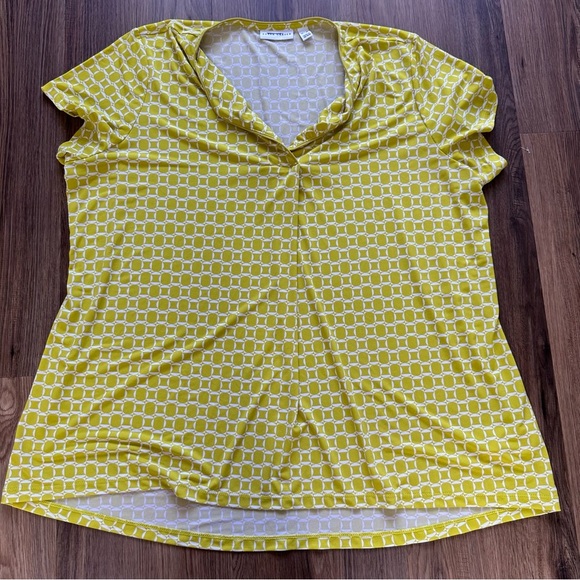 Susan Graver Short Sleeve Printed Blouse XL Yellow Geometric Liquid Knit Shirt - Picture 1 of 8